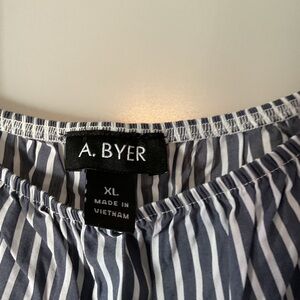 NWOT- 3/4 sleeve cold shoulder top